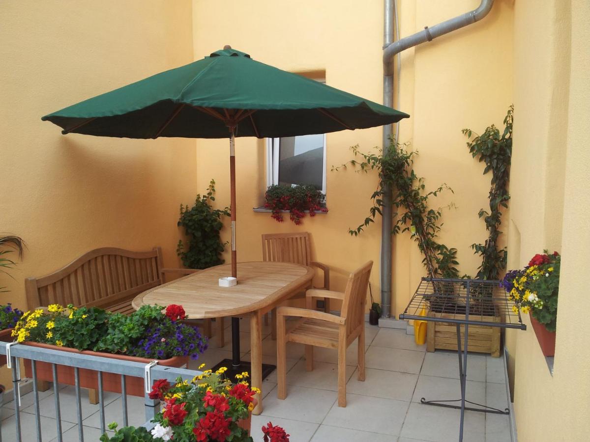 Apartamento Am Spittlerturm Núremberg Exterior foto
